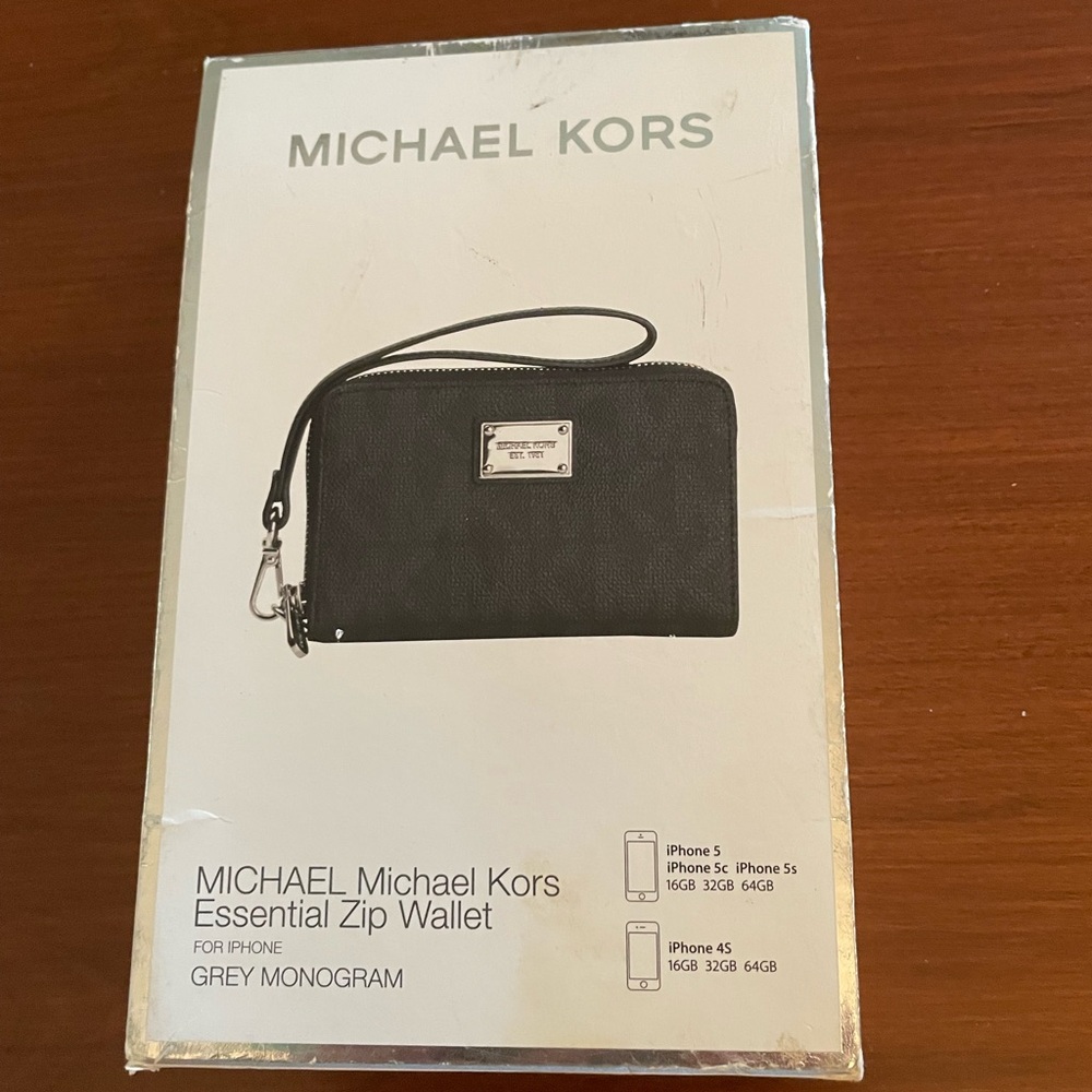 Michael Kors Black Essential Zip Wallet